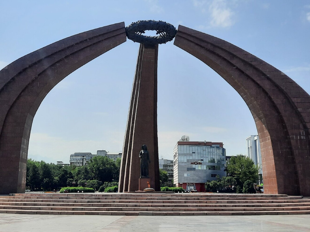 Victory Square-比斯凯克必去景点