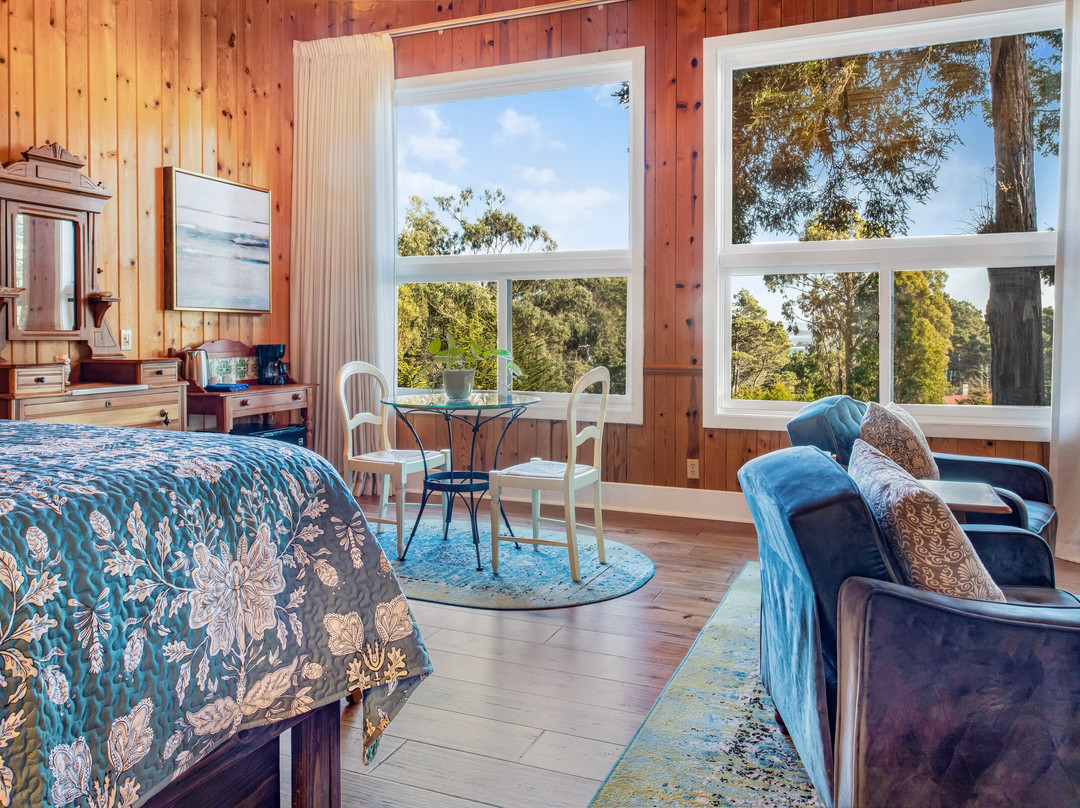 Rendezvous Mendocino主图