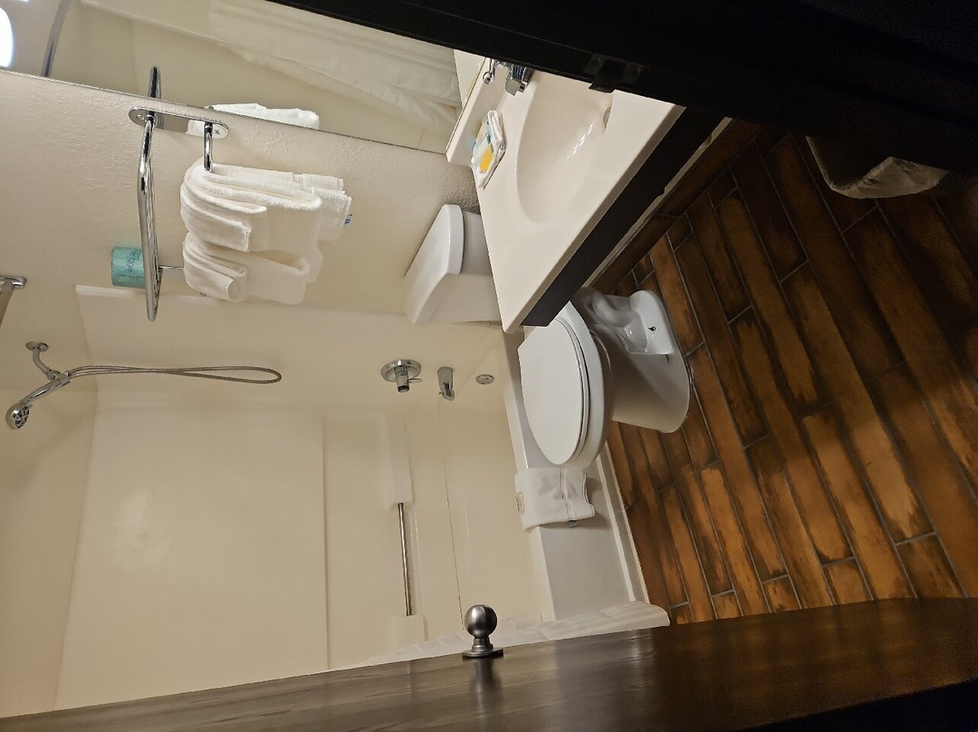 Days Inn & Suites by Wyndham Traverse City主图