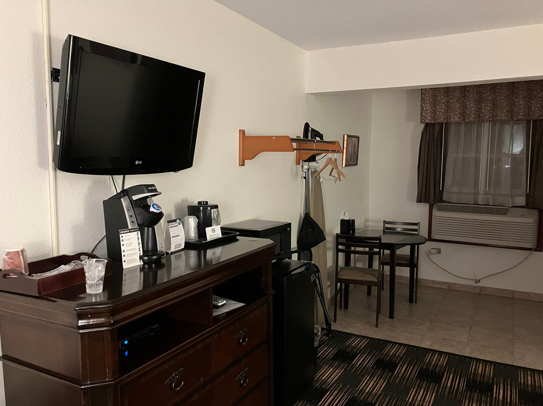 Pacer Inn And Suites主图