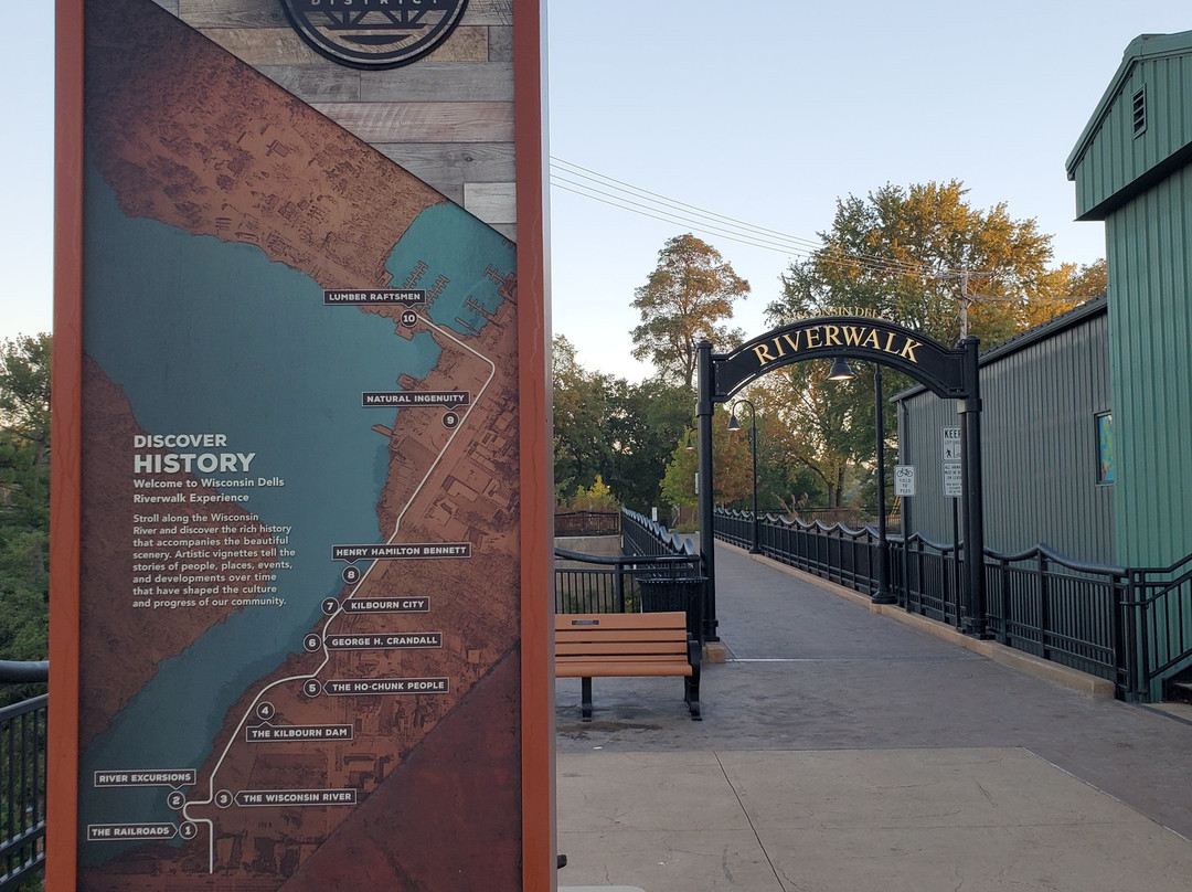 Scenic River Walk-威斯康星峡谷必去景点