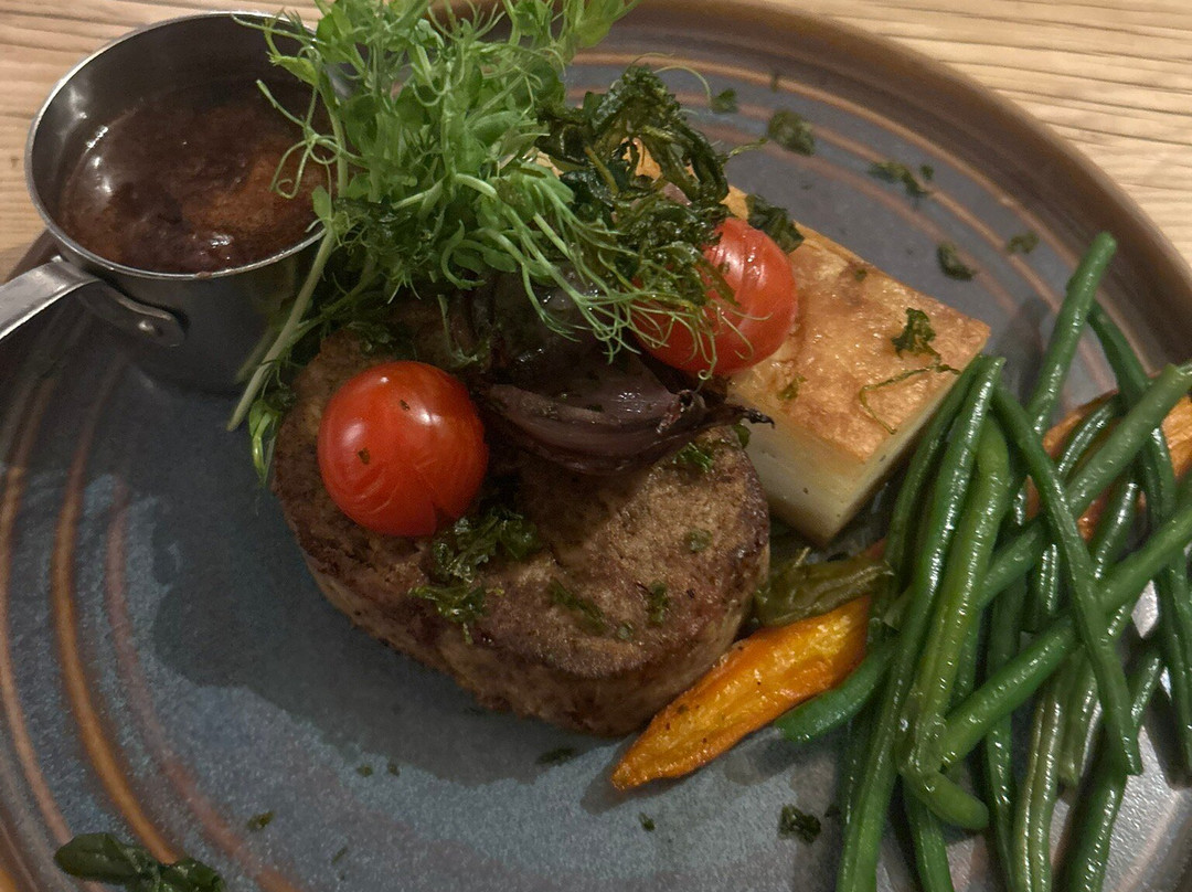 The White Hart主图