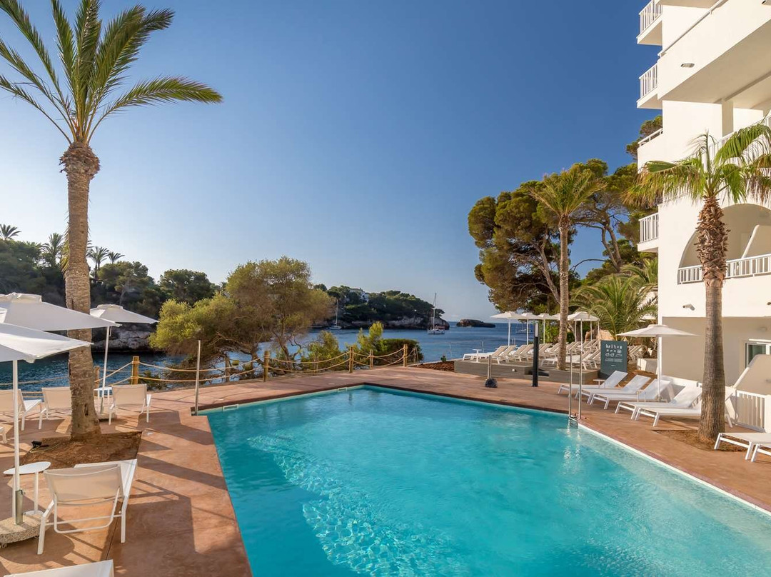 巴瑟罗波南特海滩酒店主图