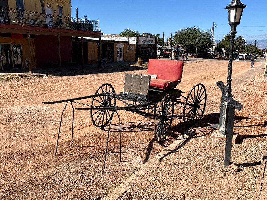 E Allen St-墓碑镇必去景点