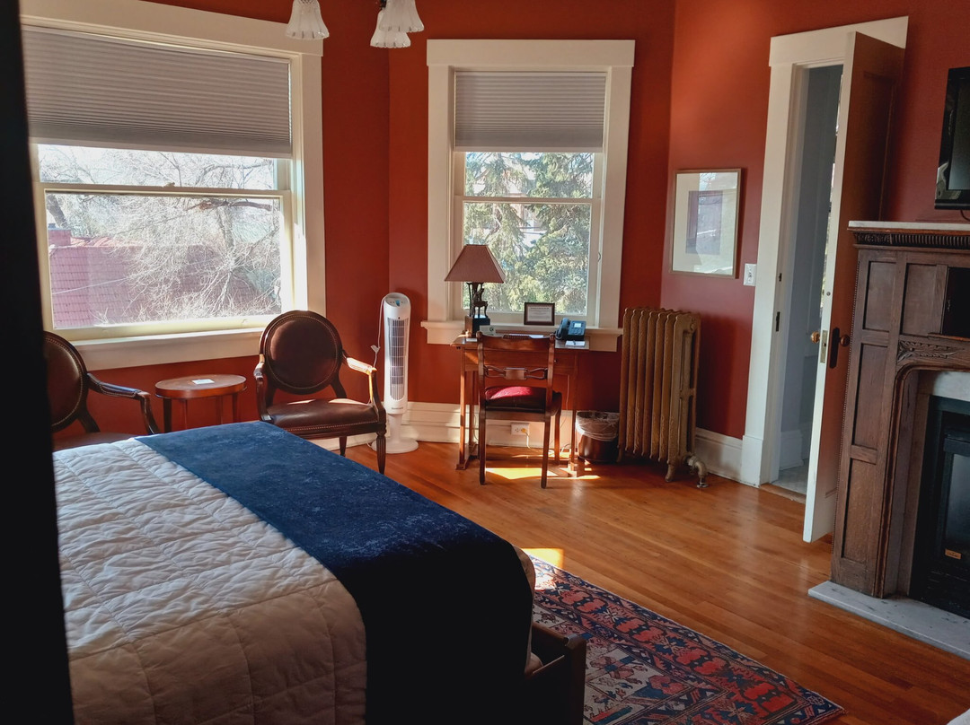 Inn On The Hill主图