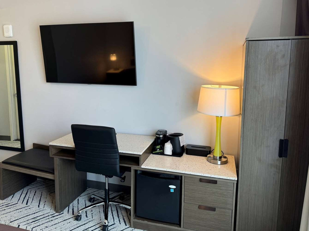 Super 8 by Wyndham Bronx Near Stadium