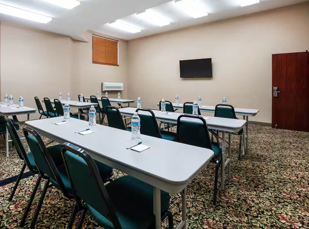 波特兰机场拉昆塔套房酒店主图