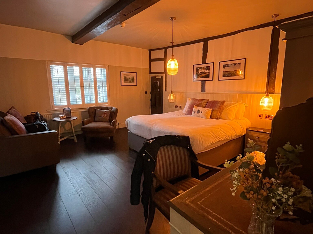 The Woolpack Hotel主图