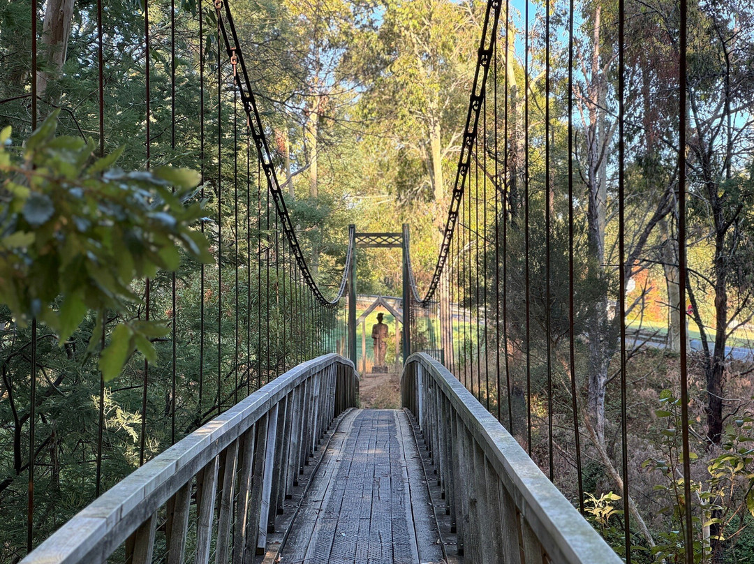 Loch Suspension Bridge-Loch必去景点