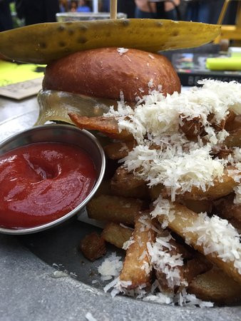 德雷克酒店主图