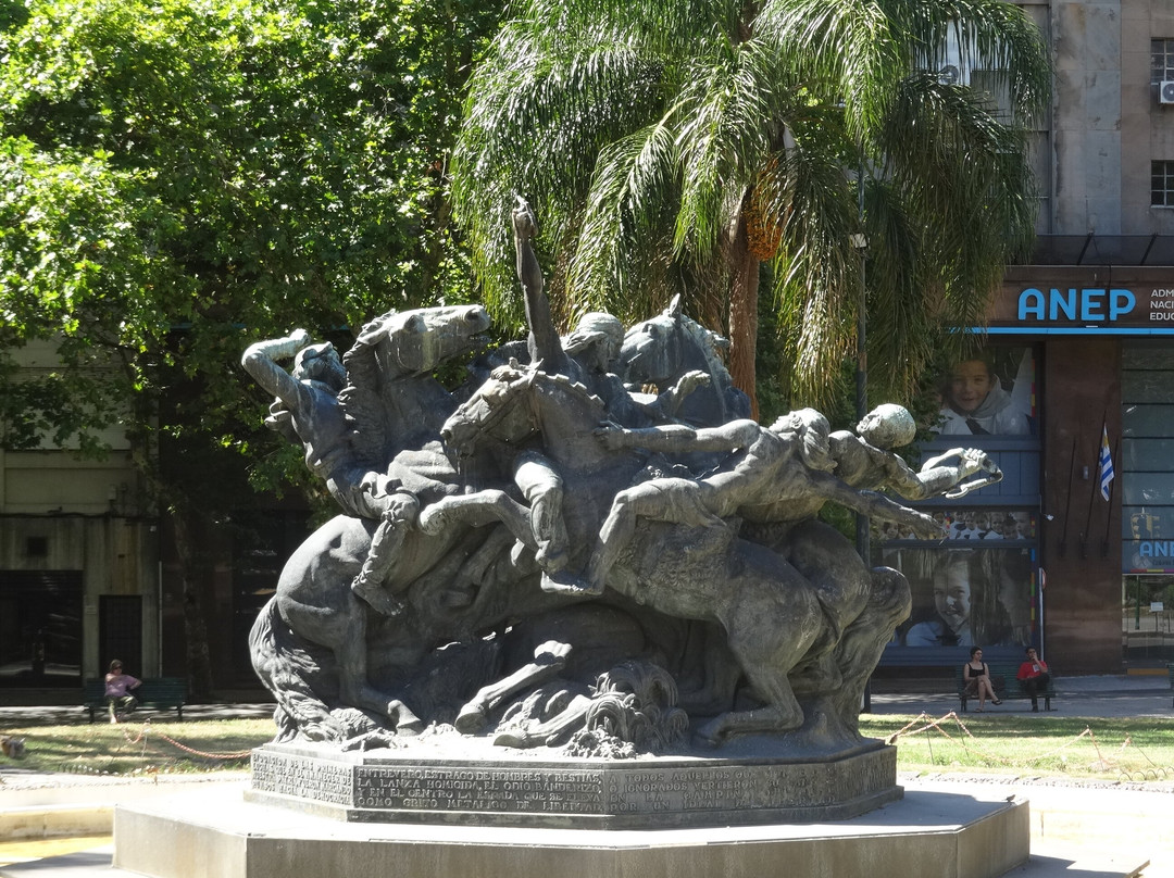 La Plaza Fabini o Plaza del Entrevero-蒙得维的亚必去景点