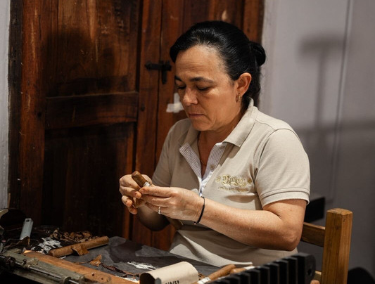 Bribón - La Fabrica Nacional De Tabacos-巴里查拉必去景点