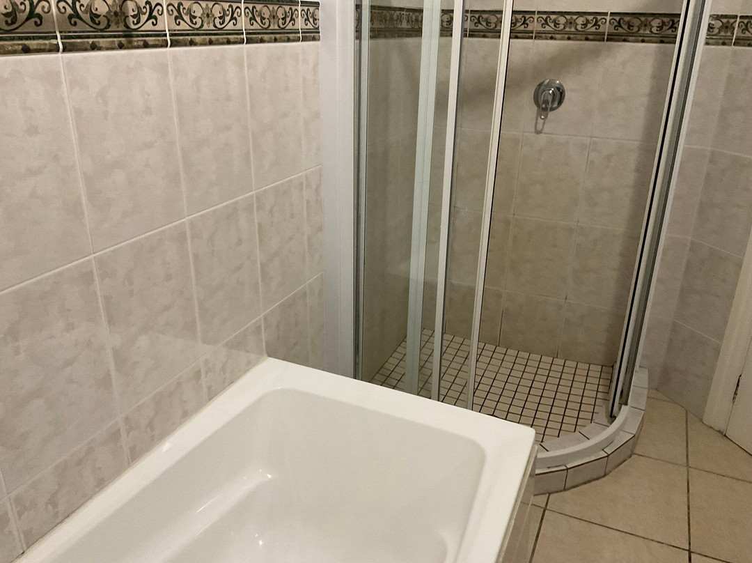 Fly me to the Moon Guest House主图