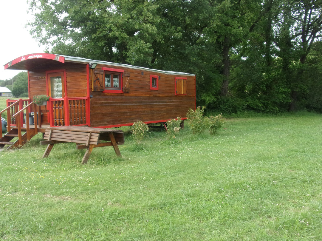 Gites et Roulottes au Domaine de la Trille主图