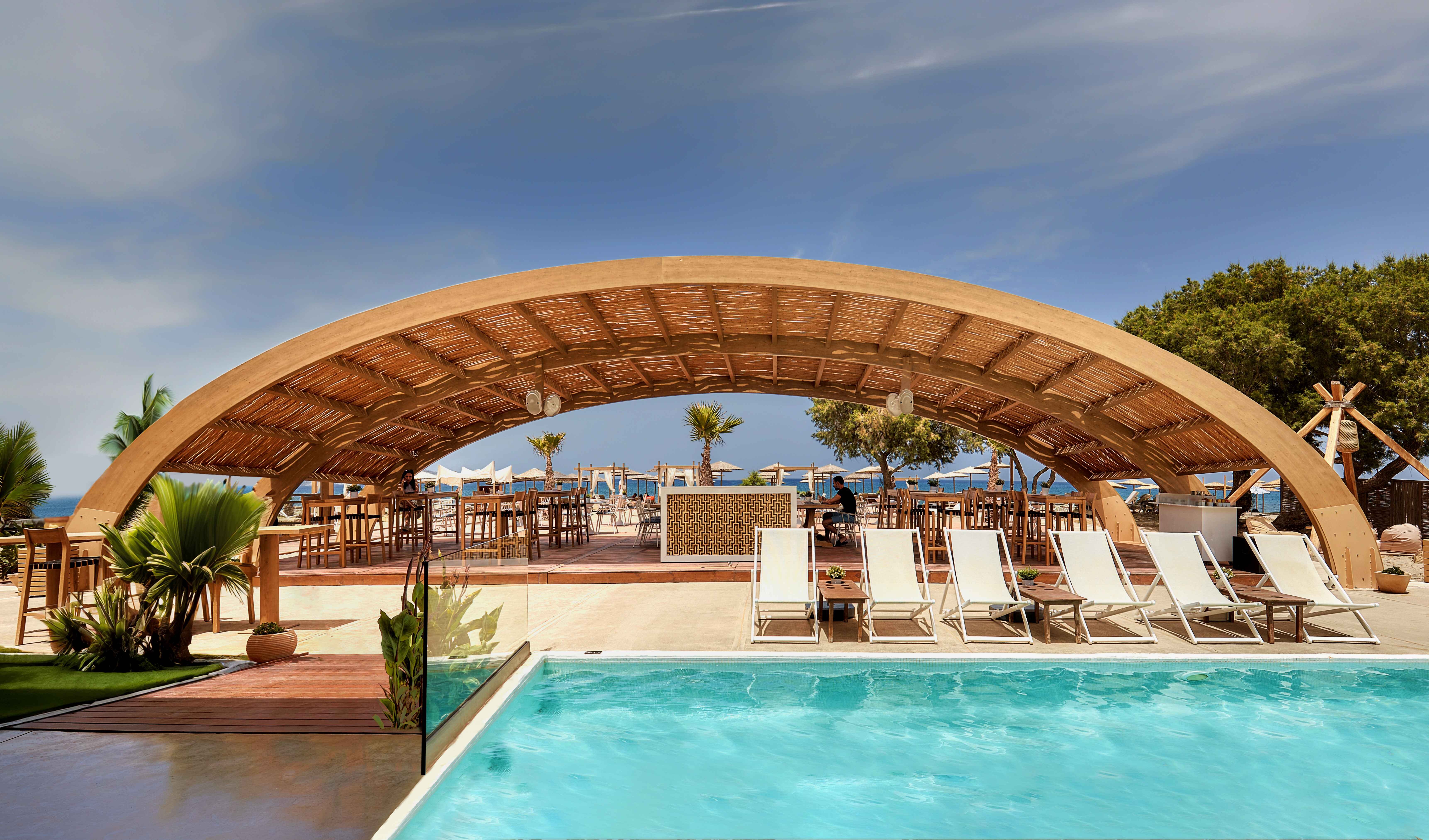 Enorme Teatro Beach Resort-泳池