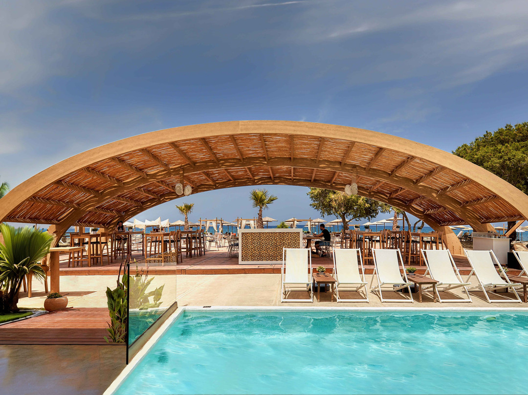 Enorme Teatro Beach Resort主图