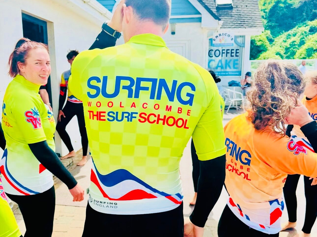Surfing Woolacombe-伍拉科姆必去景点
