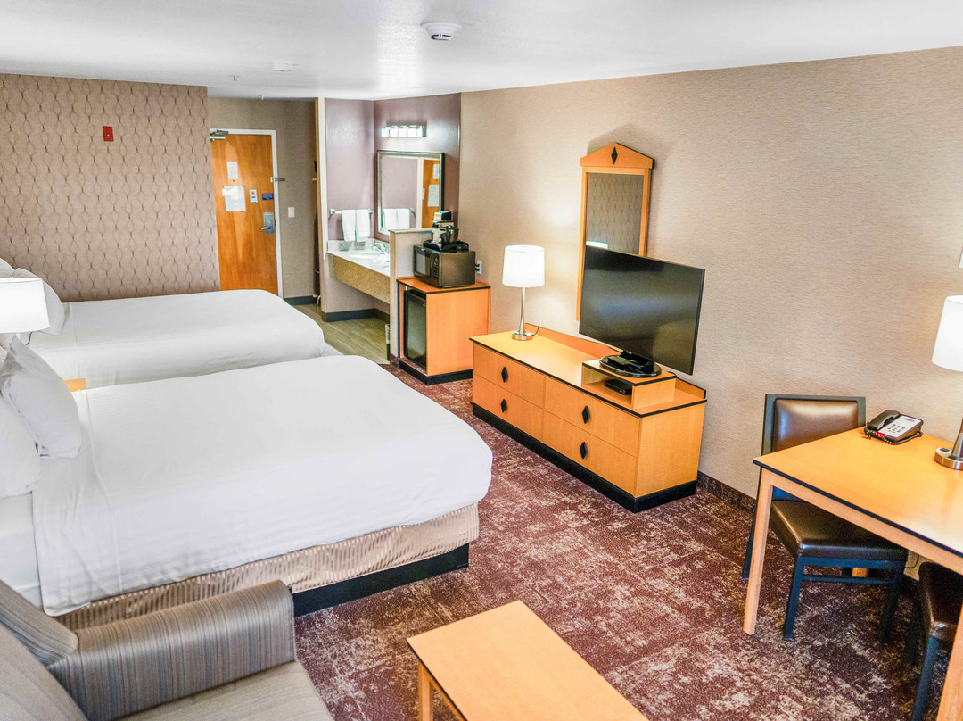 Crystal Inn Hotel & Suites West Valley City主图