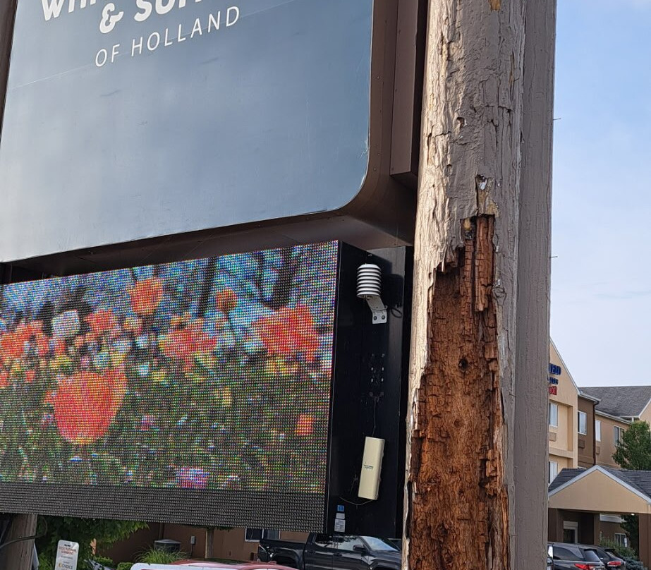 White Pines Inn & Suites of Holland主图