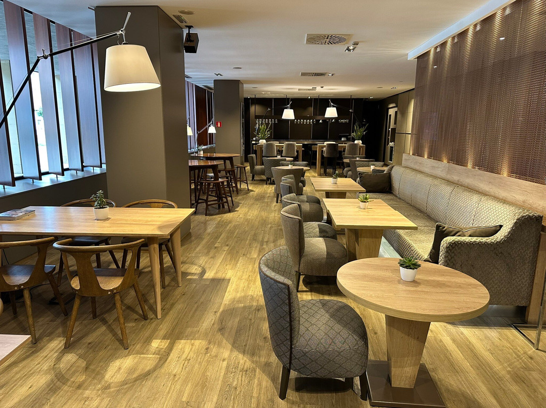 拉里奥哈万豪AC酒店主图