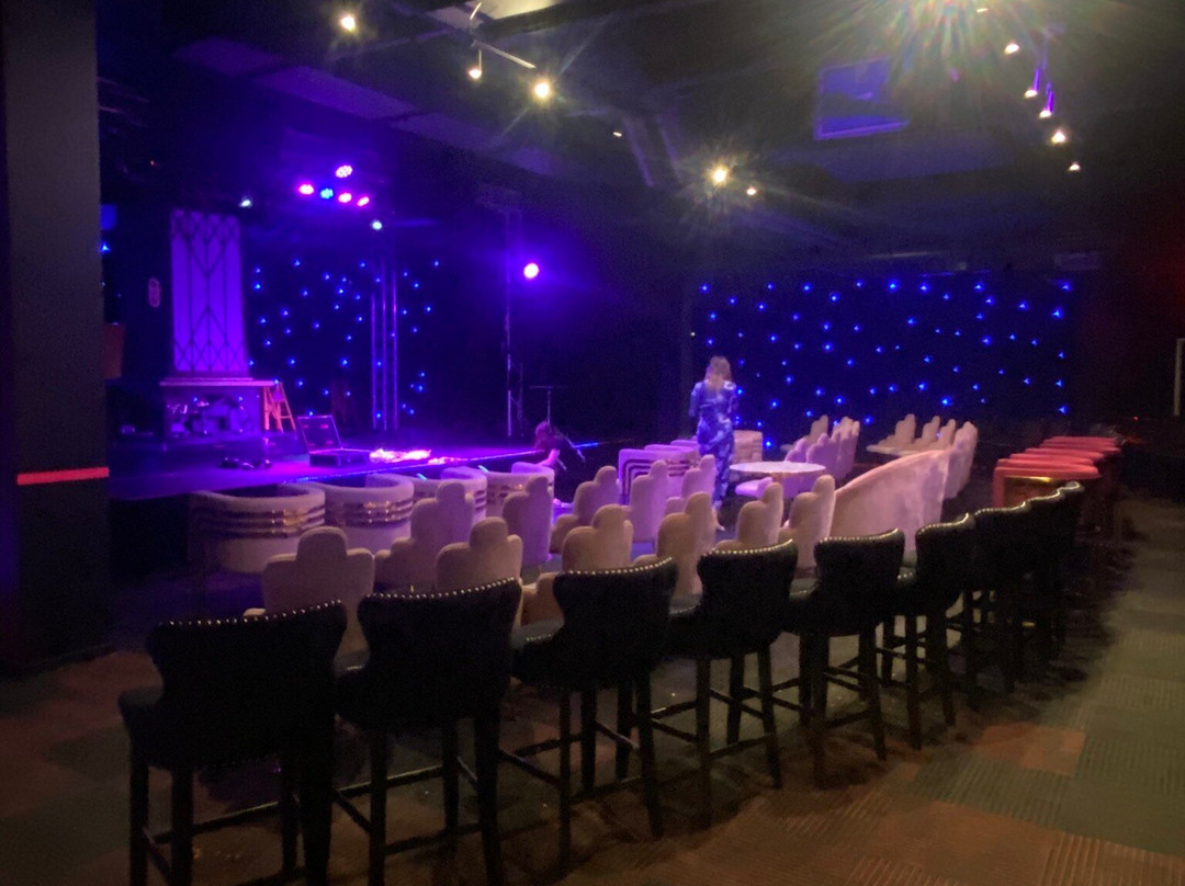 Illusions Magic Show-冲浪者天堂必去景点