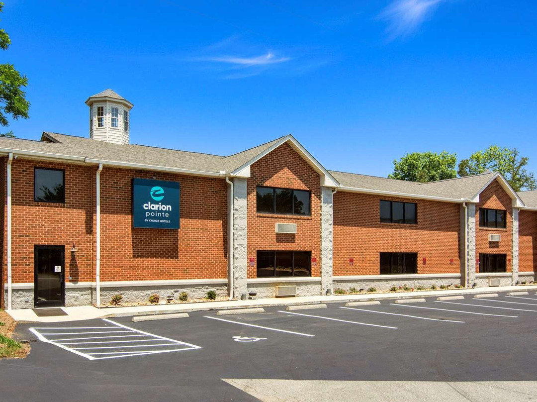 Clarion Pointe On The Lake Clarksville - South Hill West主图