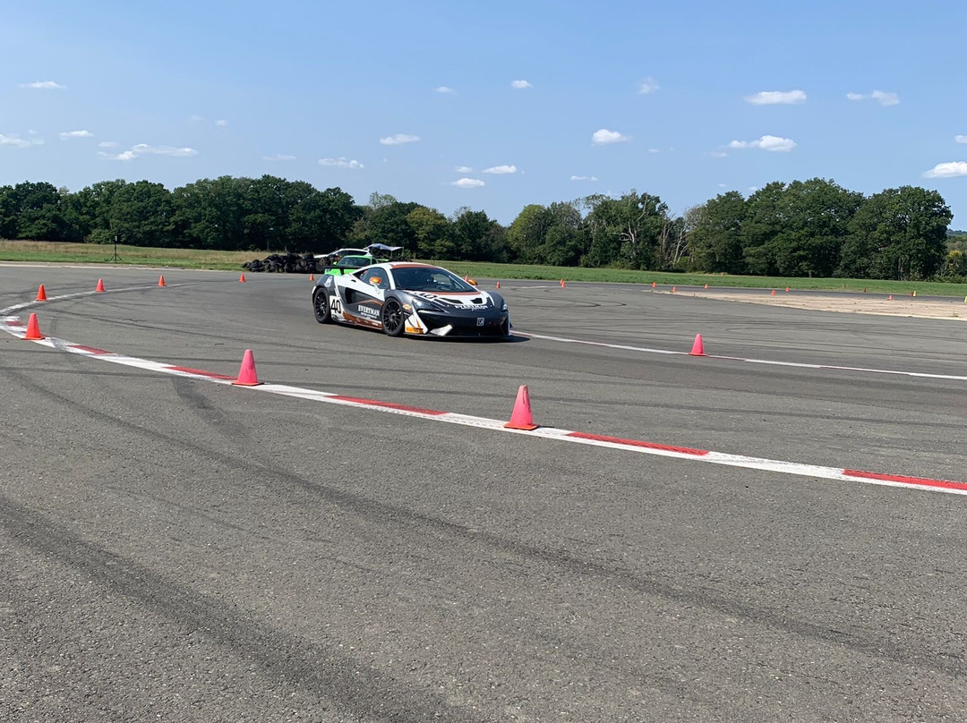 Everyman Racing Dunsfold Aerodrome-Cranleigh必去景点