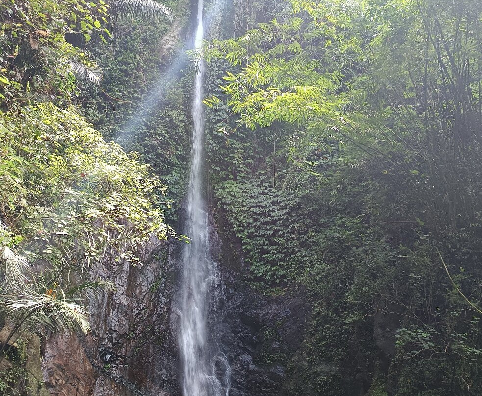 Jagasatru Waterfall-卡朗阿森必去景点