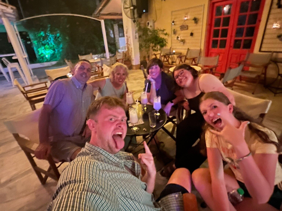 Black and White-Kavos必去景点