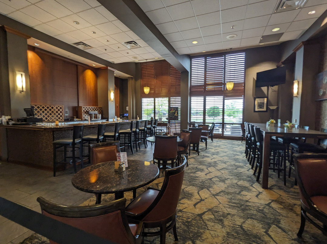 贝城河滨希尔顿逸林酒店主图