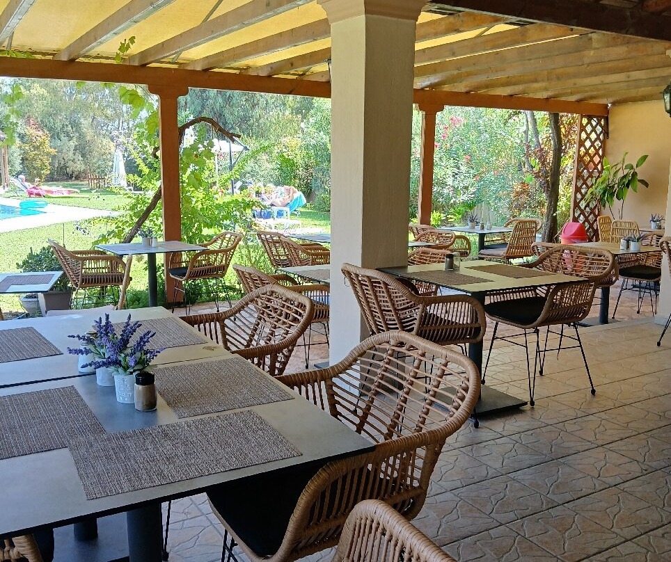 Tellis Holiday Rooms By Hotelius主图