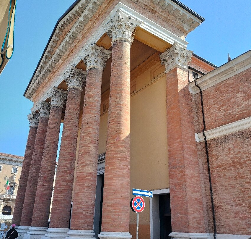 Cattedrale Di Santa Croce-弗利必去景点