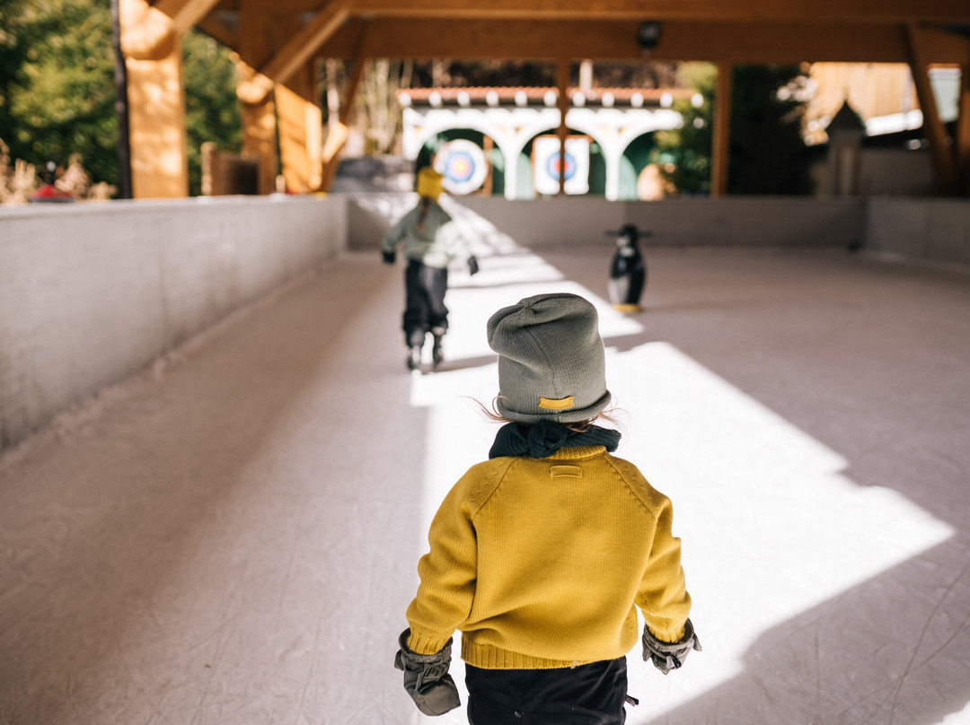 POST - Family Resort主图