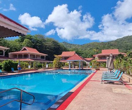 绿洲餐厅酒店和水疗中心主图