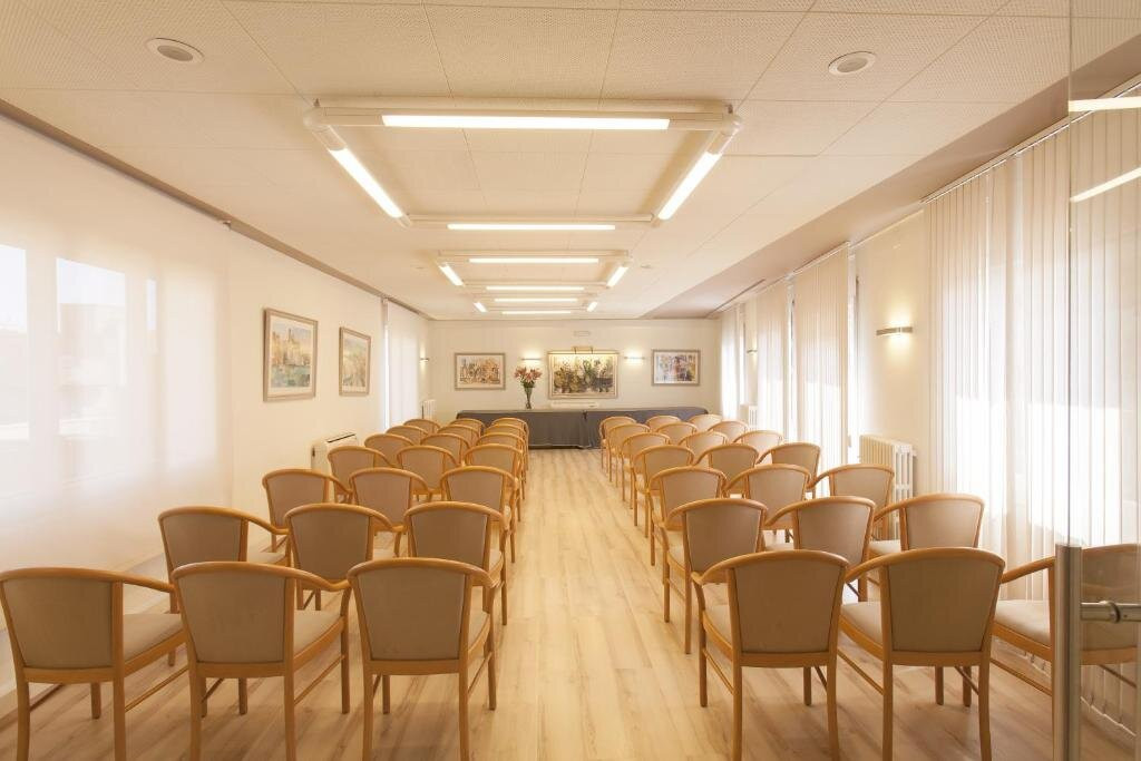 比利牛斯山酒店主图