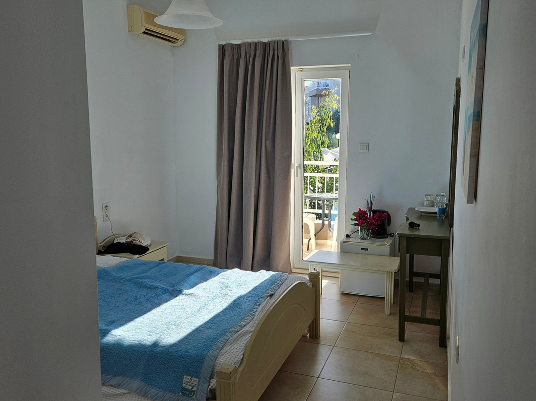 佩拉加港酒店主图