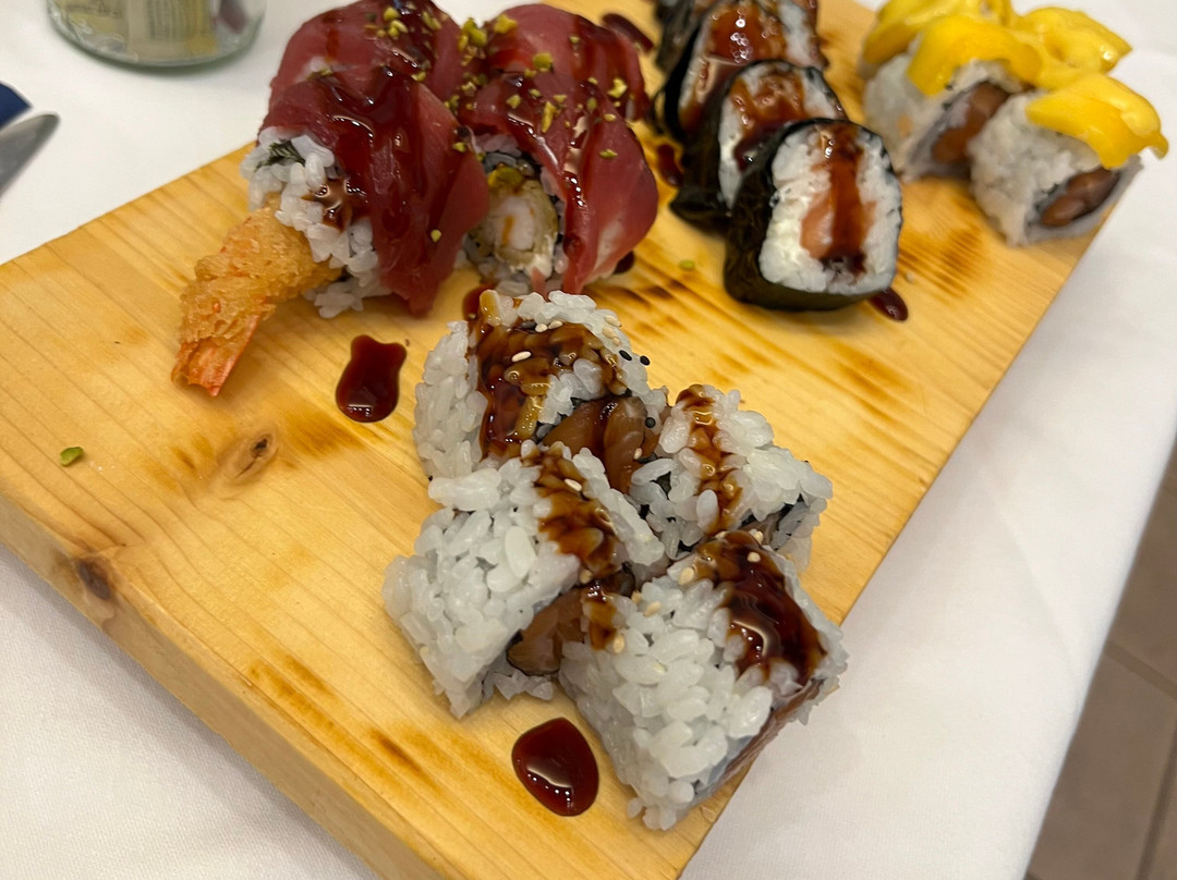 尹朋里亚雷酒店主图