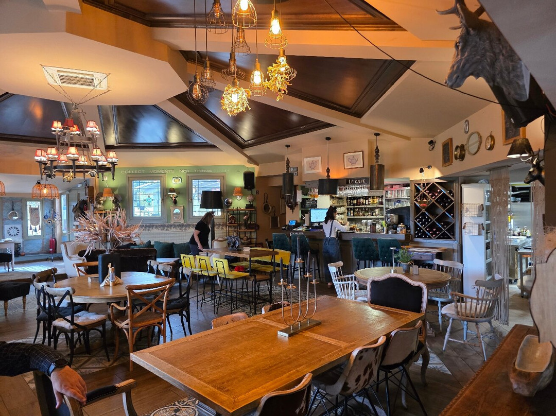 Black Pines Chalet Restaurant by Pindos Resort