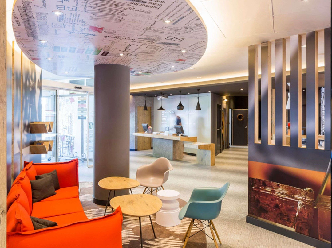 宜必思巴塞罗那卡斯特德菲尔斯酒店