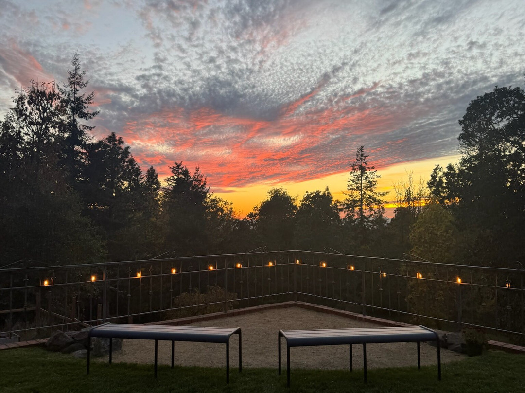 Mount Tom House主图