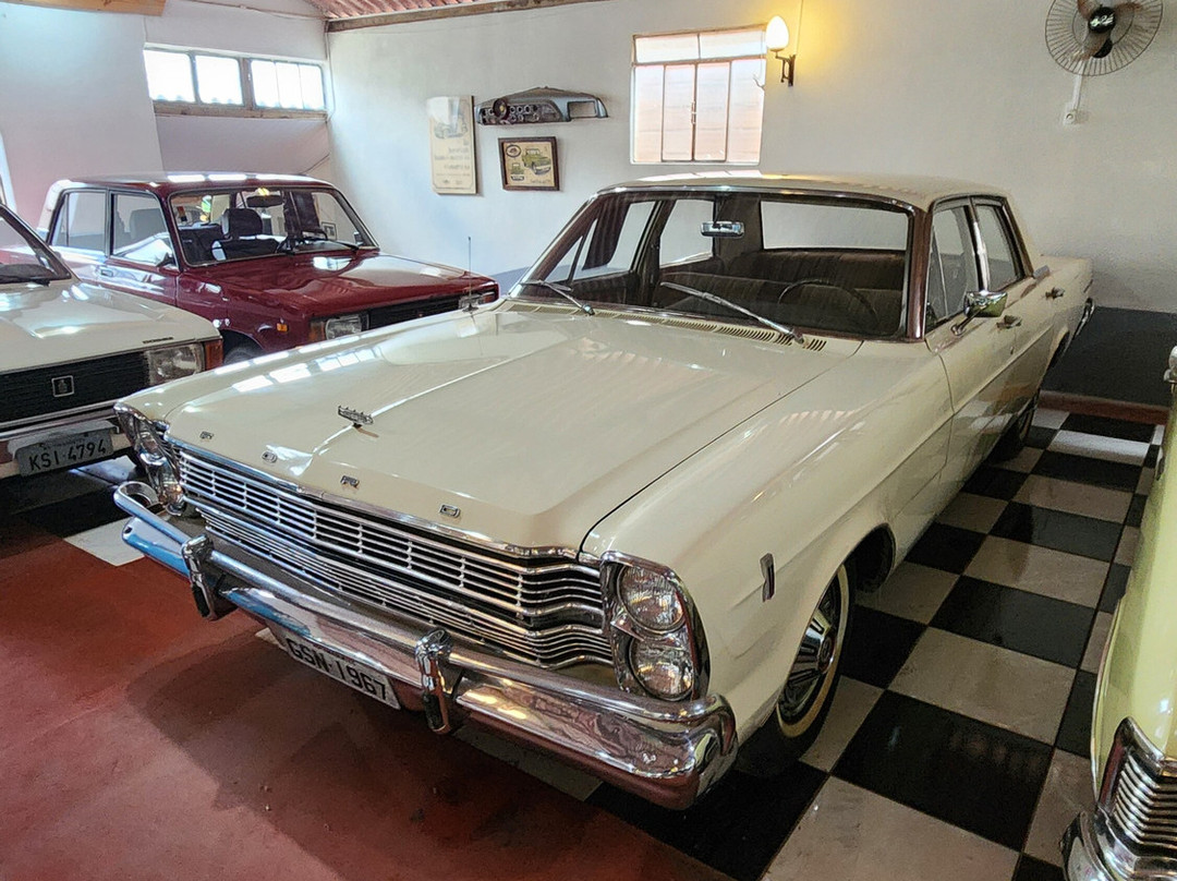 Museu Do Automovel Da Estrada Real-蒂拉登特斯必去景点