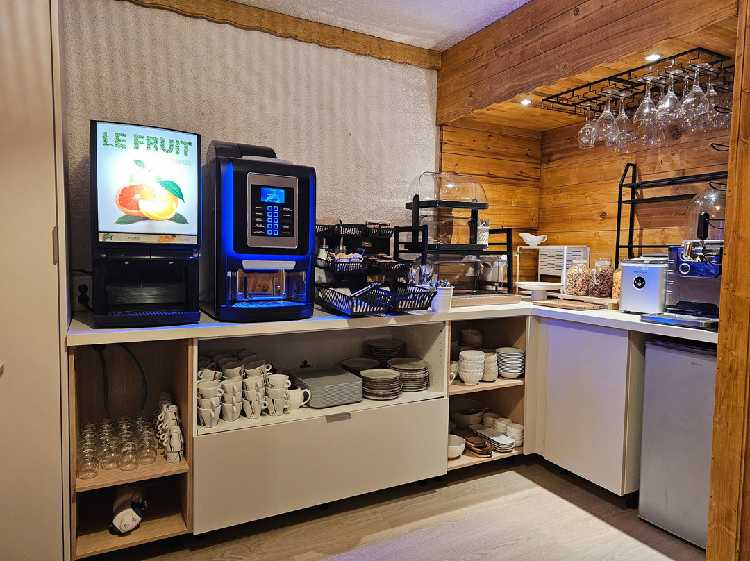 佩尔武酒店主图