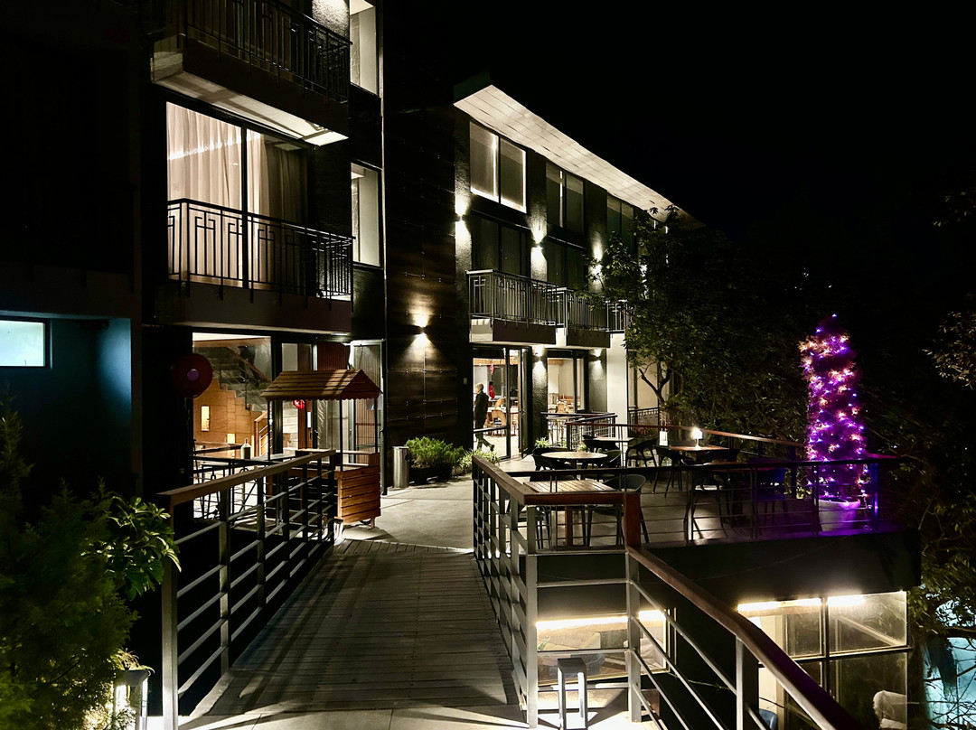 Rosefinch Sarovar Portico主图