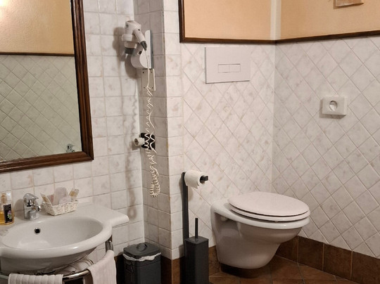 洛泰森酒店主图