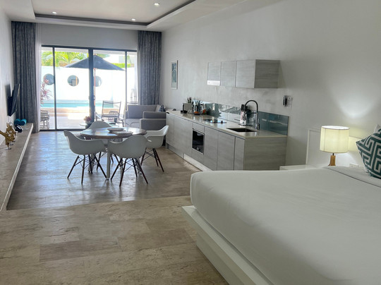 Skye Beach Hotel主图