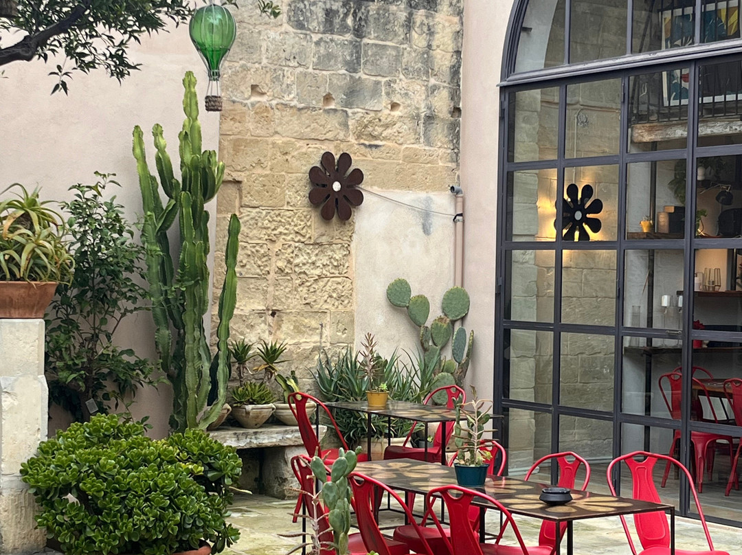 曼杜里诺广场酒店主图