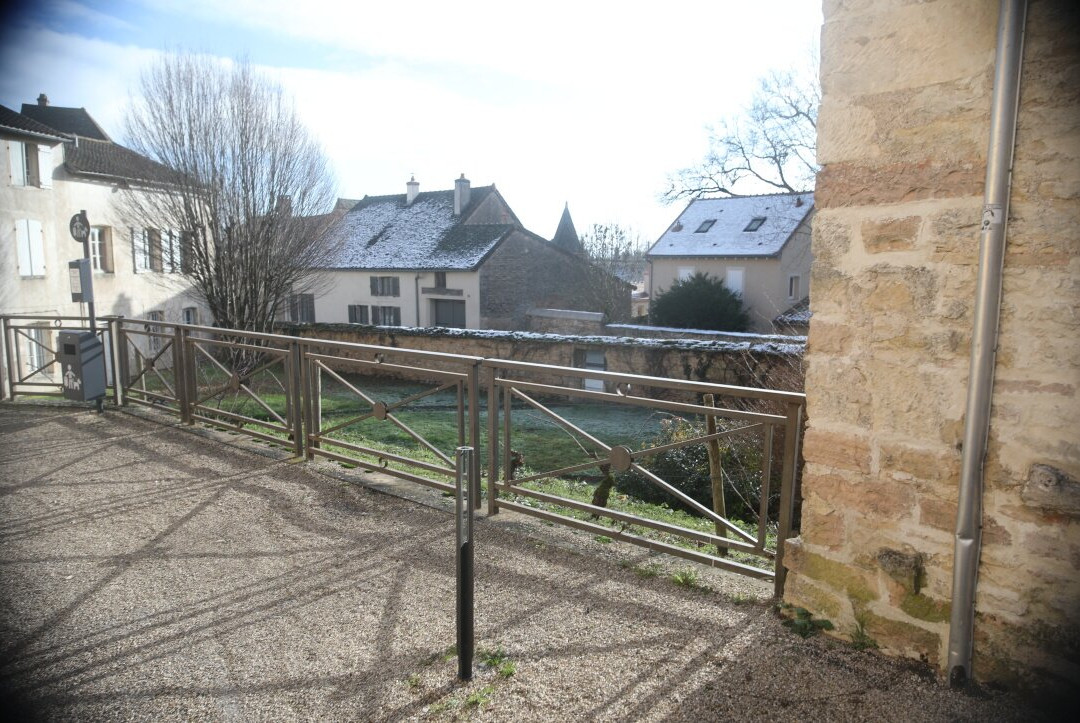 Place de l'église-Givry必去景点