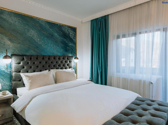 Suru Hotel & Restaurant