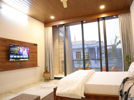 Amritam Palace A Luxury AC Home Stay