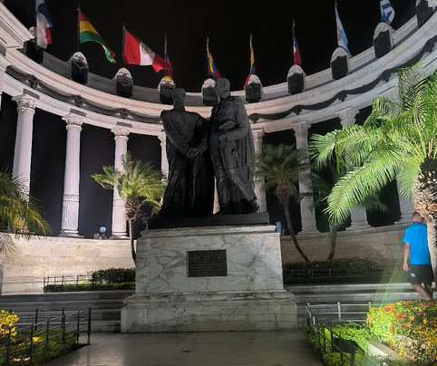 Hemiciclo de la Rotonda-瓜亚基尔必去景点